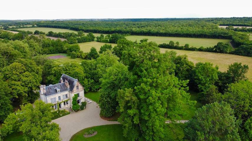 Location de vacances pour 2 personnes, avec vue ainsi que jardin et piscine à Benon - 2