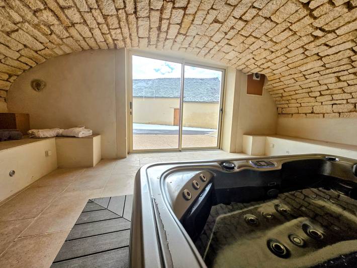Location de vacances pour 6 personnes, avec Jacuzzi et Terrasse dans Beine