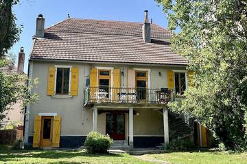 Gîte pour 8 personnes, avec terrasse et jardin dans Mouthe