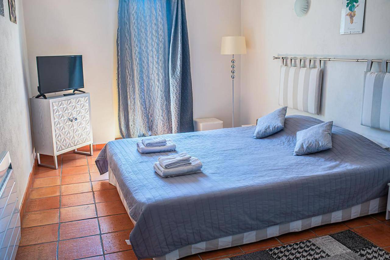 Pegau bedrooms, 3 chambres au centre de Châteauneuf-du-Pape in Châteauneuf-du-Pape, Vaucluse