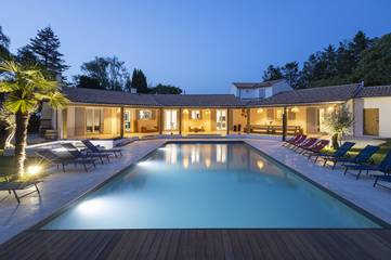 Gîte pour 16 personnes, avec piscine ainsi que balcon et jardin à Saint-Georges-des-Coteaux