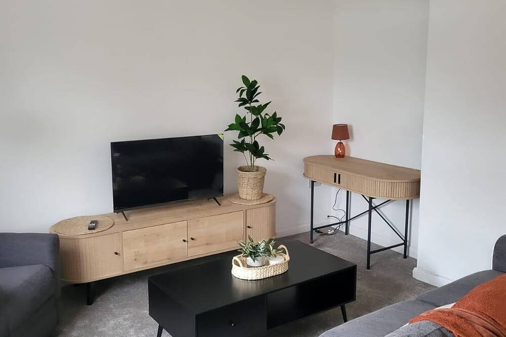 Apartamento entero, Sleek 1-Bed Flat near Warwick Castle + Parking in Warwick, Heart of England