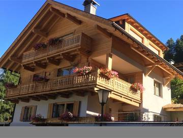 Ferienwohnung für 5 Personen, mit Terrasse und Ausblick sowie Garten, mit Haustier in Sexten