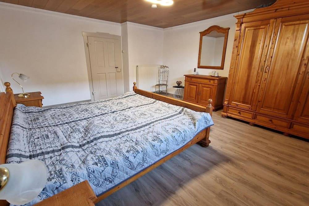 Ganze Wohnung, Große Ferienwohnung 230 qm mit 3 Schlafzimmern in Stamsried, Ostbayern
