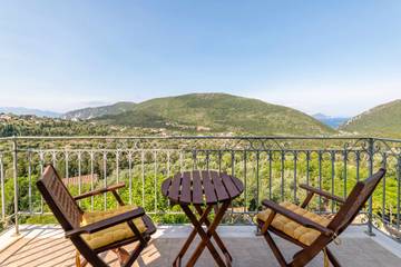 Casa Vacanza per 14 Persone in Platrithias, Grecia, Foto 3