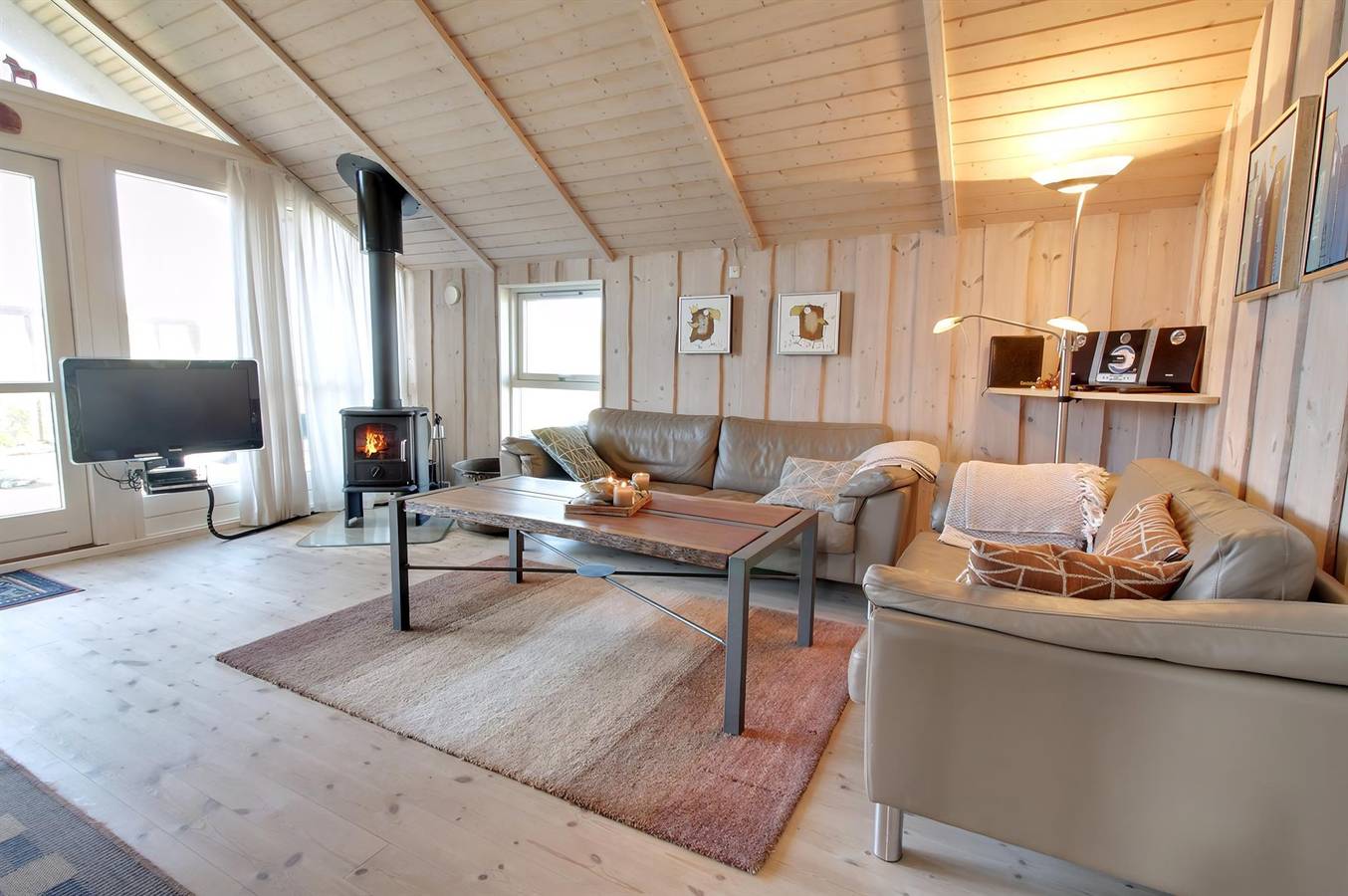 Beautiful home in Lemvig w/ Wifi, 3 Bedrooms and Sauna in Ferring, Lemvig