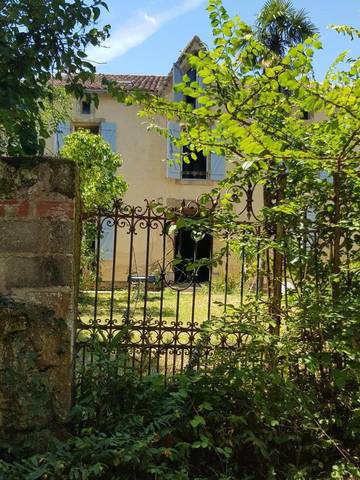 Chambre d’hôte pour 5 personnes, avec jardin ainsi que terrasse et vue à Louslitges