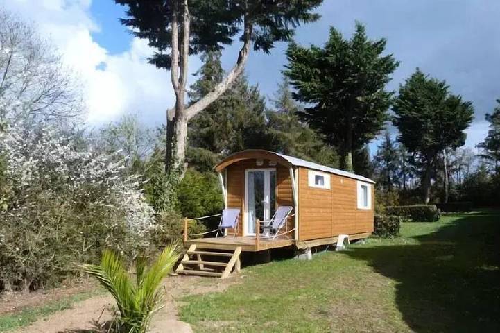Gîte pour 4 personnes, avec terrasse et piscine à Binic