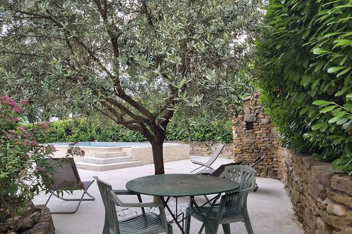 Gîte pour 8 personnes, avec terrasse et jardin à Lachapelle-sous-Aubenas