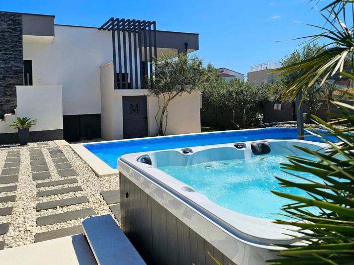 Villa pour 8 personnes, avec piscine ainsi que vue et jardin, animaux acceptés à Sevid - 3