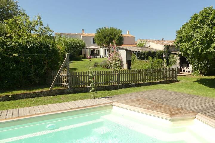 Maison de vacances pour 11 personnes, avec piscine ainsi que jardin et terrasse