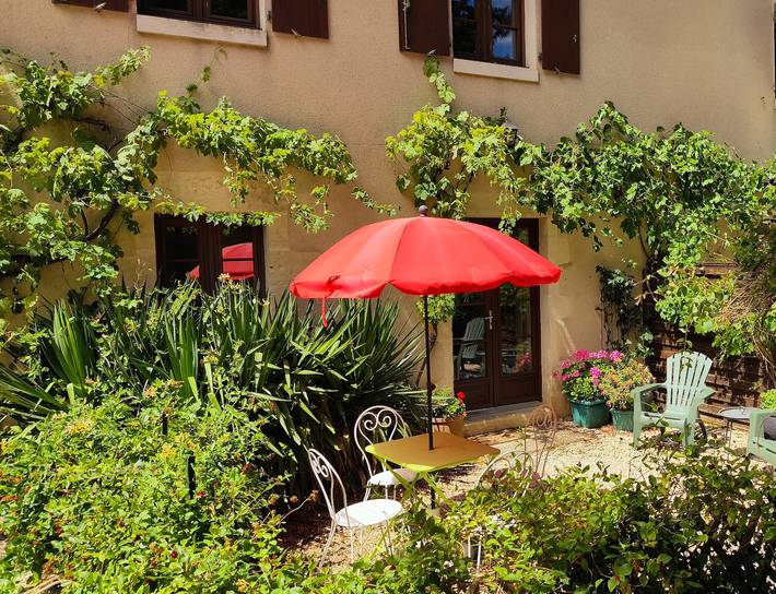 Gîte pour 4 personnes, avec piscine, adapté aux familles à Chef-Boutonne