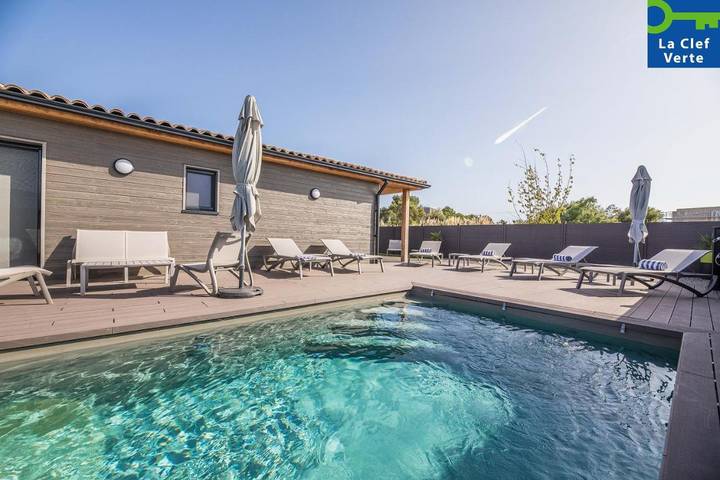 Appart’hôtel pour 8 personnes, avec Terrasse ainsi que Jardin et Piscine à Lecci