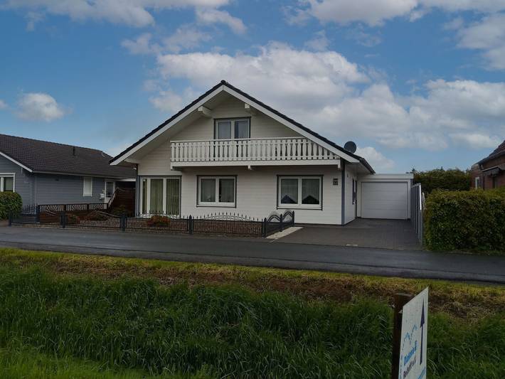 Ferienhaus für 6 Personen, mit Balkon und Terrasse sowie Garten in Rhauderfehn