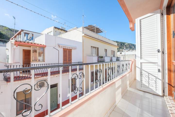 Gîte pour 3 personnes, avec Balcon et Jardin à Lipari