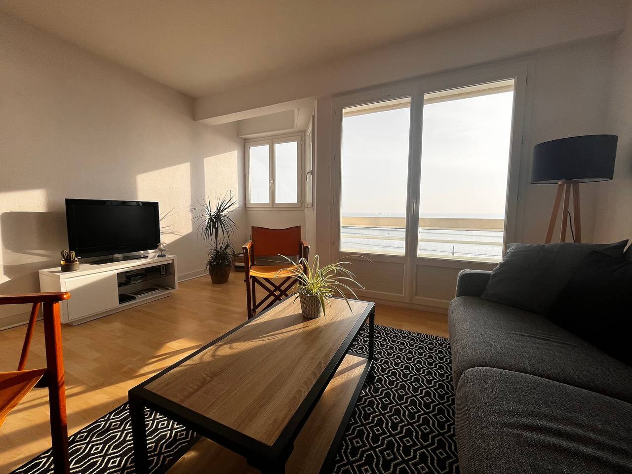 Entire studio, Beachfront Studio with Balcony & Garage in Les Sables-d'Olonne, Vendée