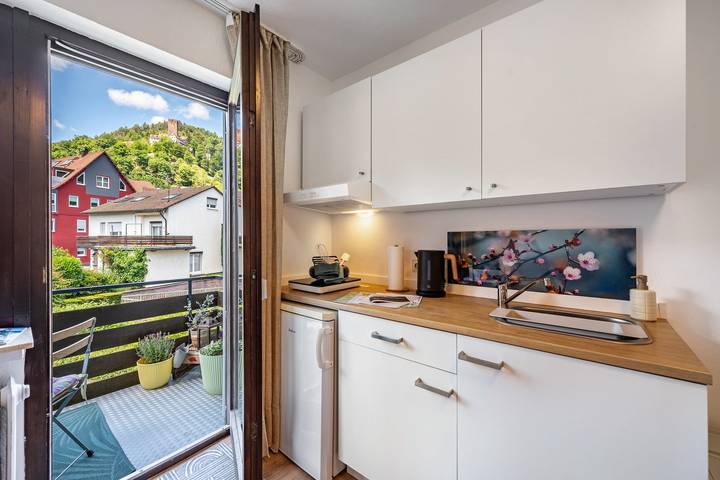Hel lägenhet, Landhaus Gisela 2.0 – Apartment 2, modern, bright, newly renovated, balcony with castle view, central in Bad Liebenzell, Nordschwarzwald