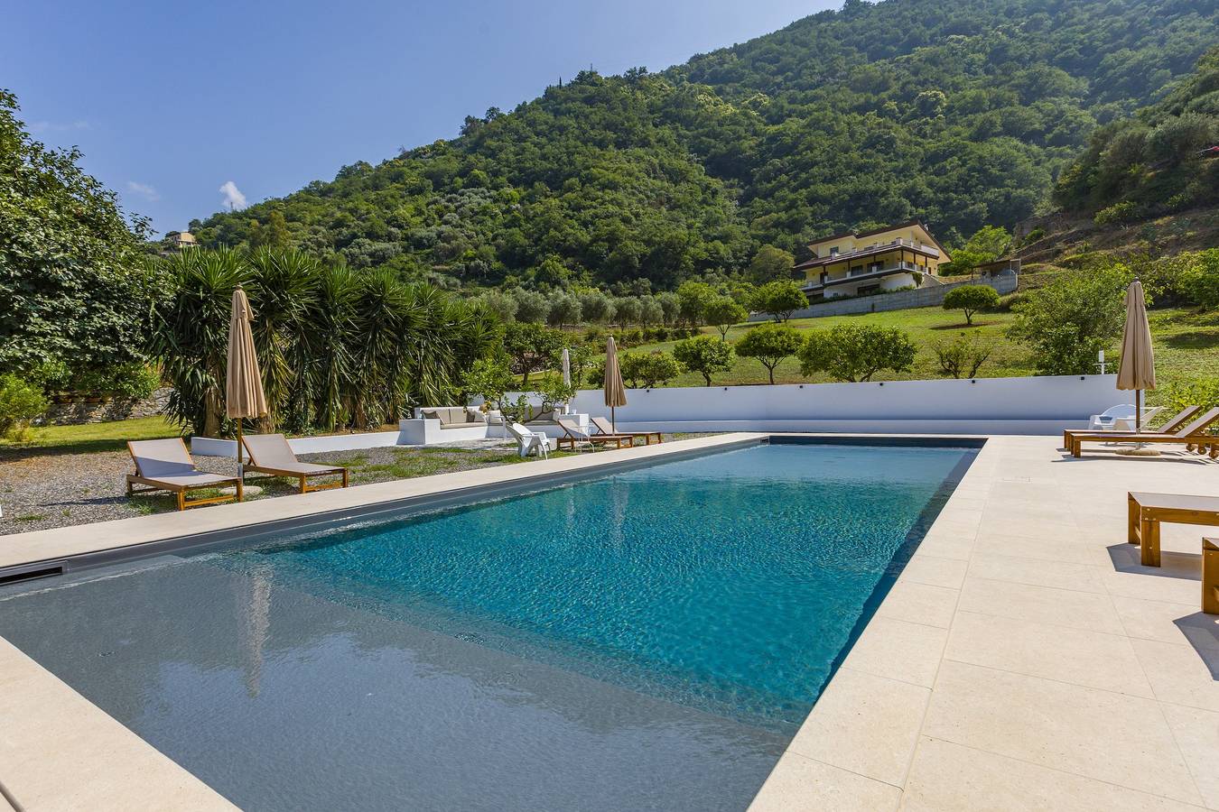 Appartement entier, Appartement 'Ulivo' avec vue sur les montagnes, Wi-Fi et climatisation in Piraino, Province de Messina