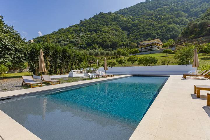 Entire apartment, Apartment 'Magnolia' with Mountain View, Wi-Fi and Air Conditioning in Piraino, Messina Province