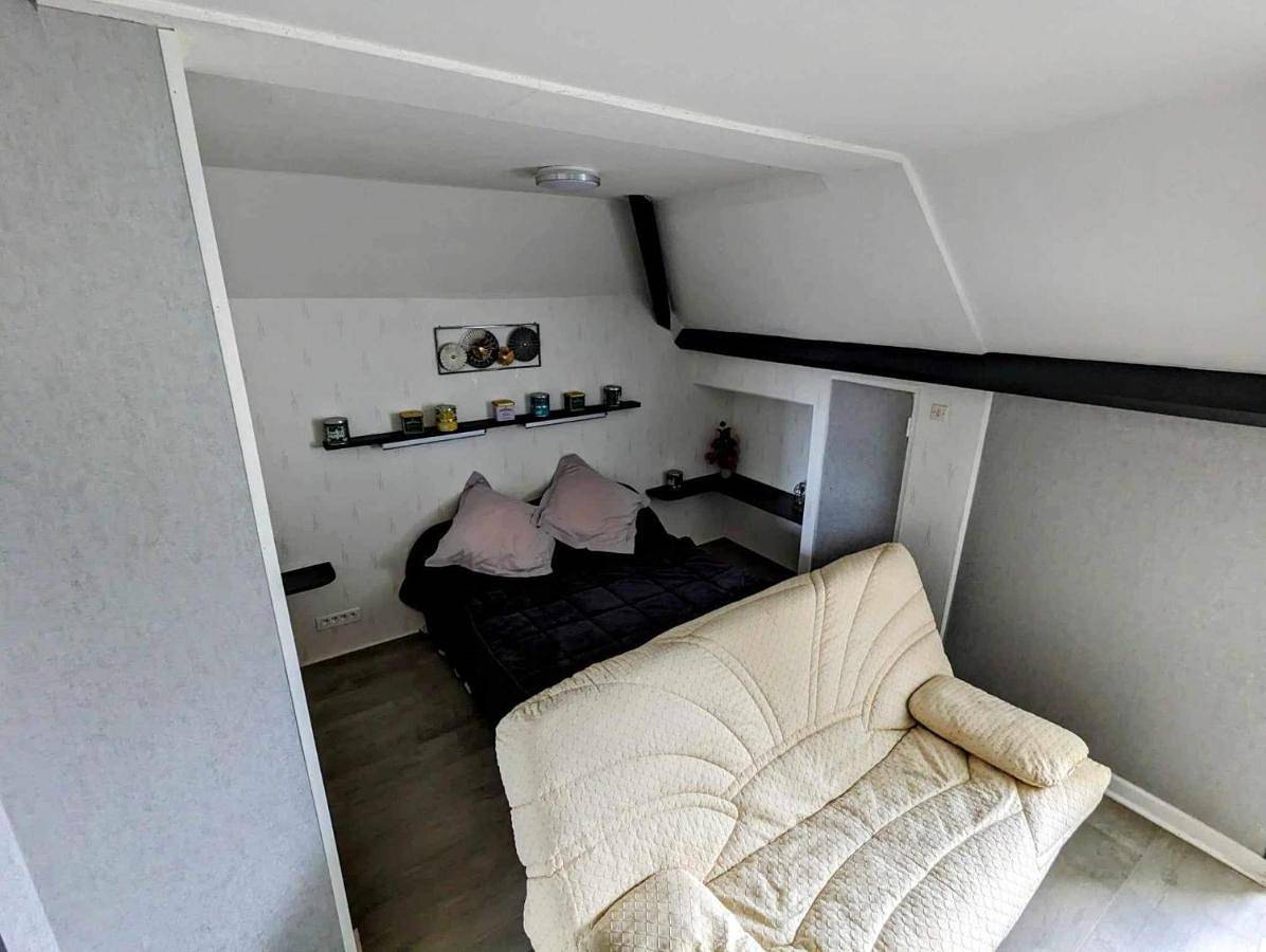 Double Room with Private Bathroom in Fère-Champenoise, Marne