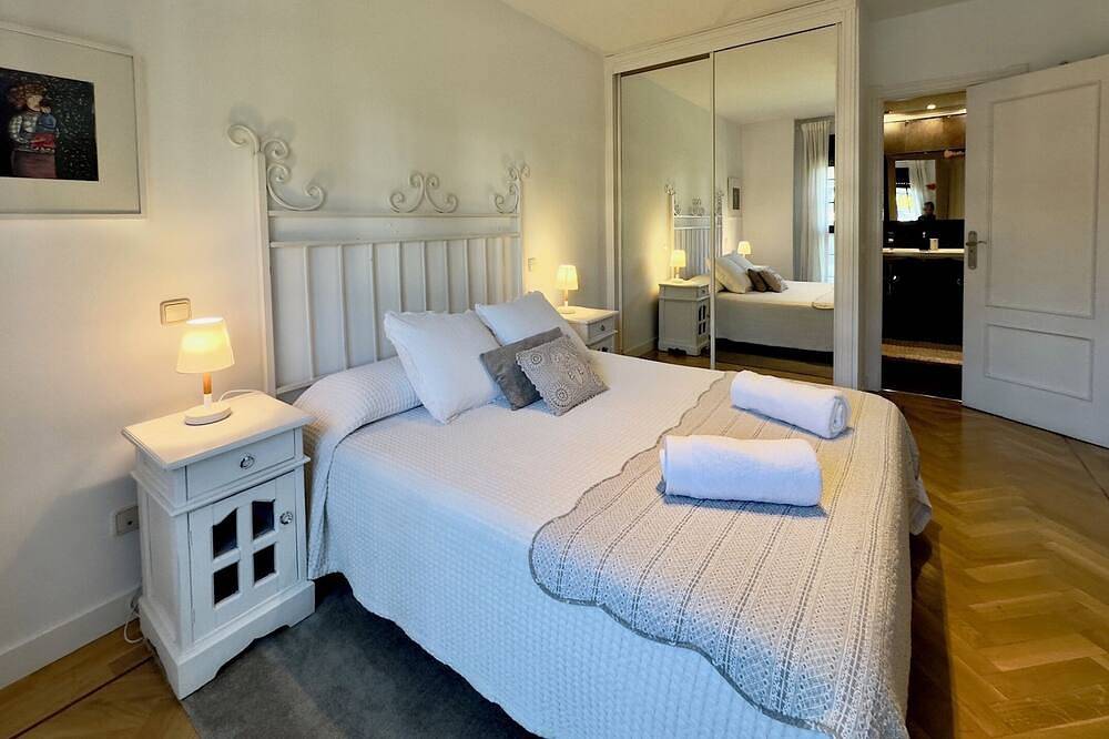 Apartamento entero, Beautiful 3 Bedroom apartment very near Madrid city, Wifi, Ac, Pool, Paddle. in Majadahonda, Provincia de Madrid