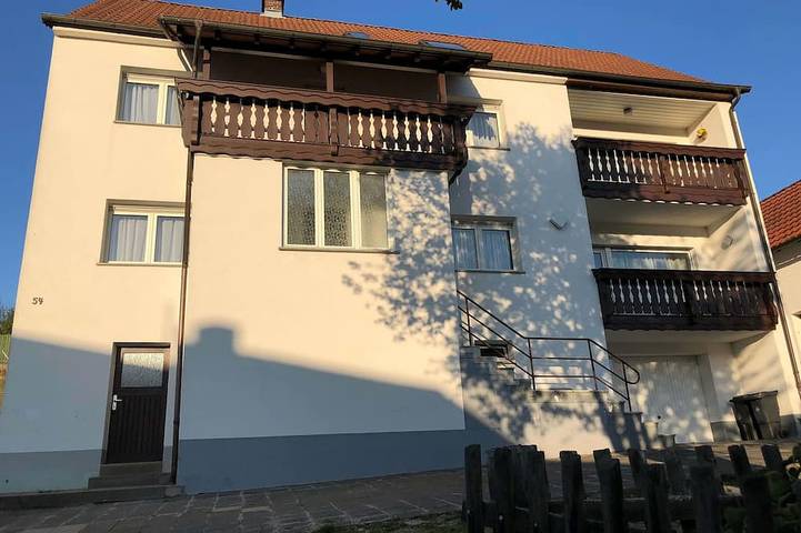 Ferienwohnung für 5 Personen, mit Balkon und Whirlpool in Lützelbach