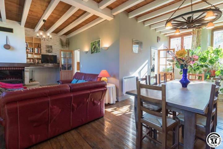 Location de vacances pour 6 personnes, avec jardin dans Montbrun-Bocage - 2