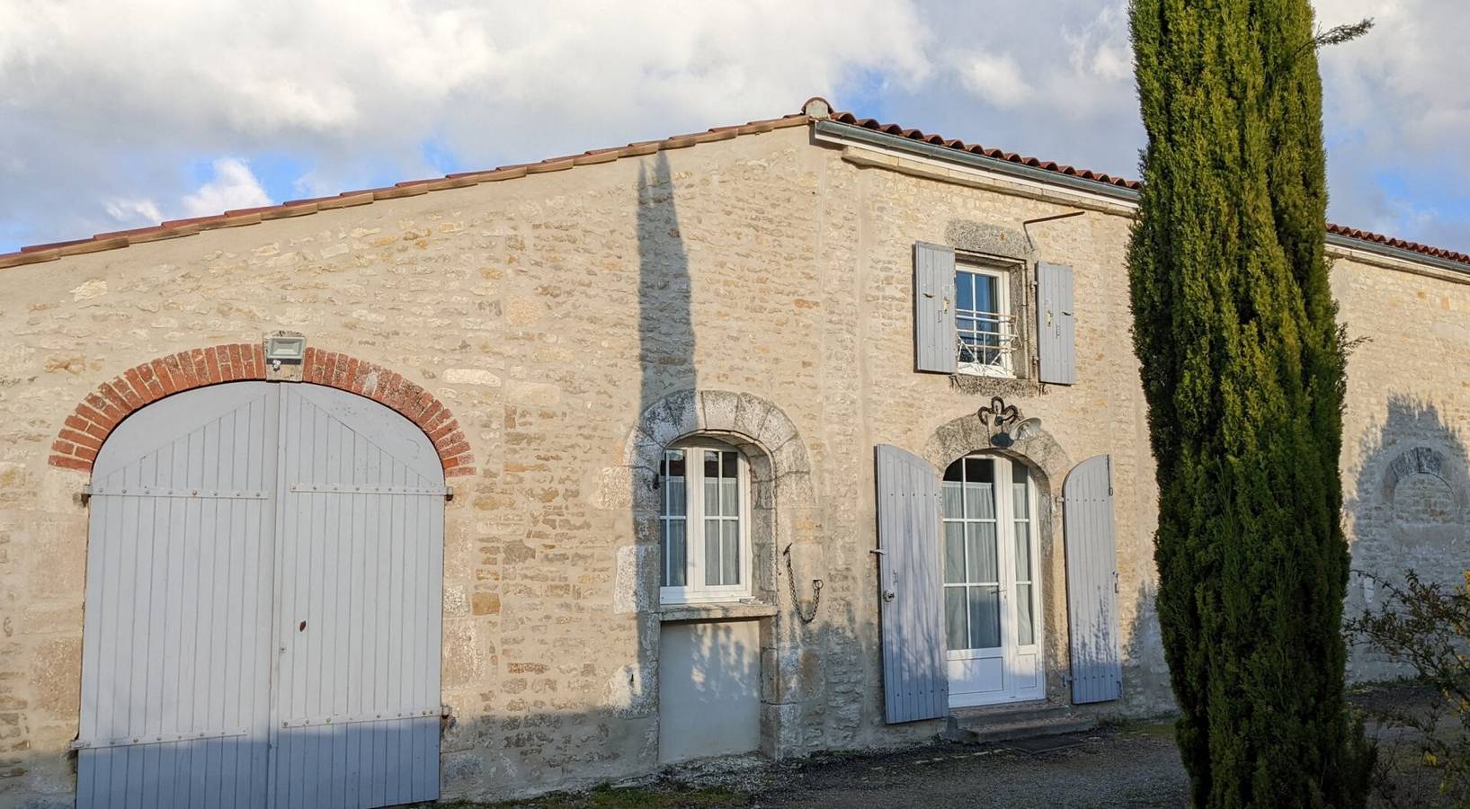 Ferienhaus „Le Nid – Gîtes Les Grandes Chaumes“ mit Terrasse, privatem Garten & Wlan in Surgères, Rochefort und Umgebung