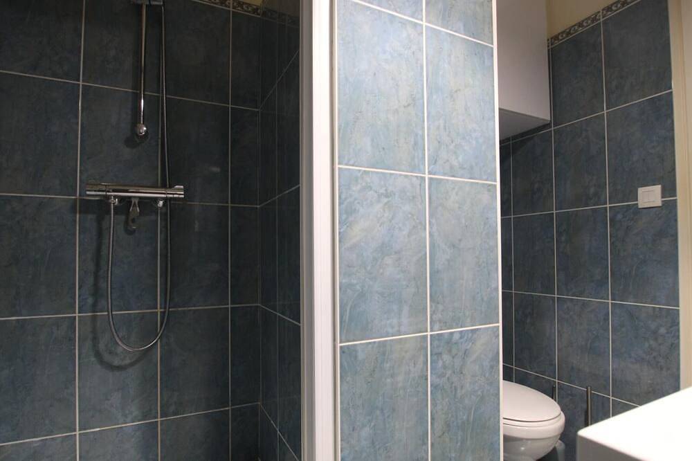Entire apartment, Port View Apartment in Barfleur with Parking in Barfleur, Cherbourg region