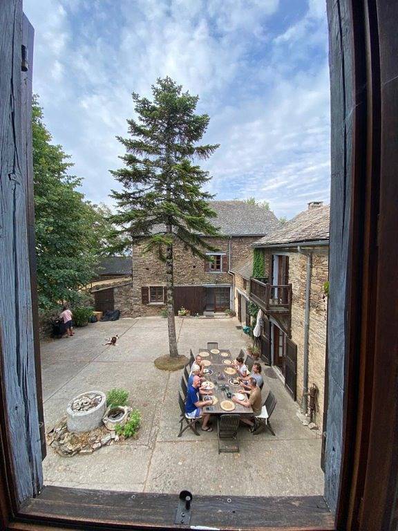 Gîte pour 11 personnes, avec jardin ainsi que terrasse et piscine dans Crespin (Tarn)