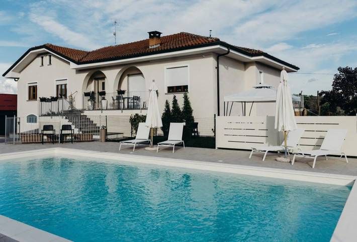 Appartamento per 3 persone, con Terrazza e Giardino nonché Piscina a San Damiano d'Asti