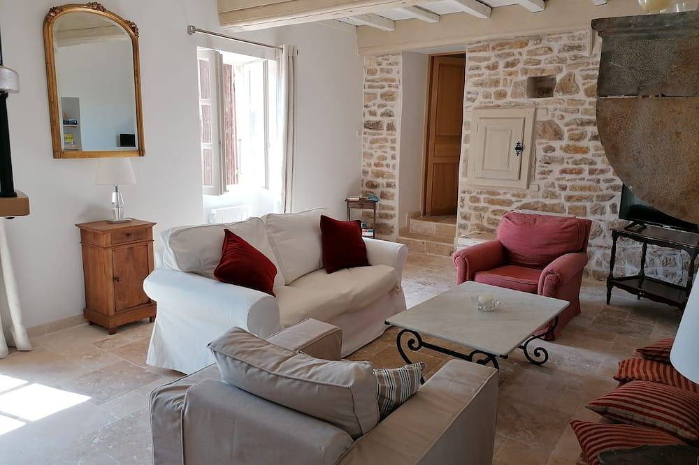 Ferme des Raveaux - 6 personnes - Bourgogne Sud in Berzé-le-Châtel, Région de Mâcon