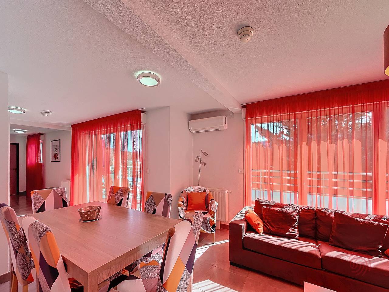 Apartamento entero, Hermoso apartamento F3 con aire acondicionado, terrazas y parking. A 50m del centro y de los baños termales in Lamalou-les-Bains, Region de Béziers