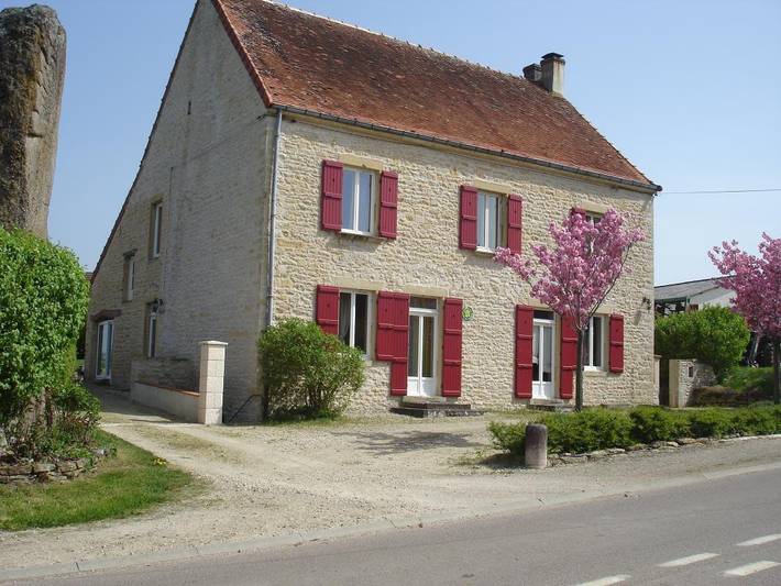 Gîte pour 4 personnes, avec jardin dans Saint-Micaud