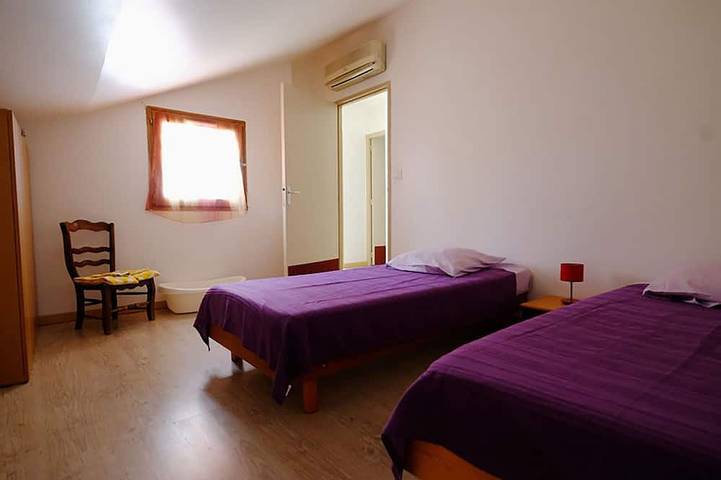 Gîte pour 4 personnes, avec jardin ainsi que piscine et terrasse à Velleron - 4