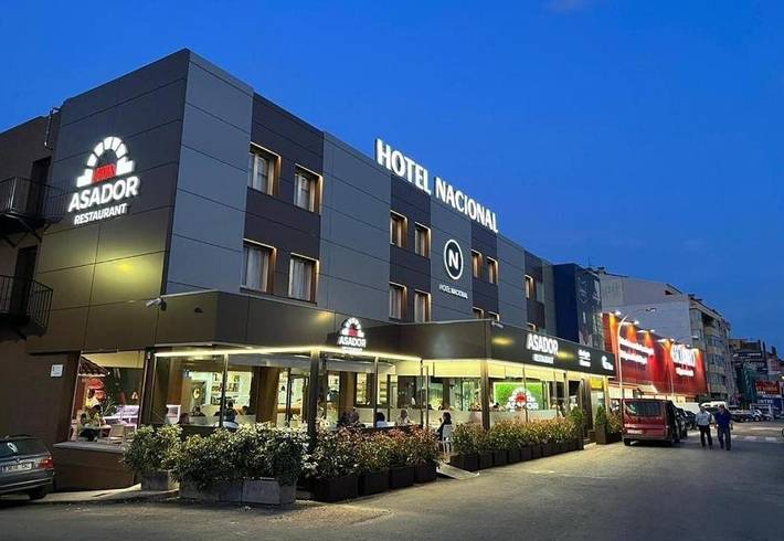 Hôtel pour 3 personnes, avec vue et terrasse, animaux acceptés à La Jonquera - 2