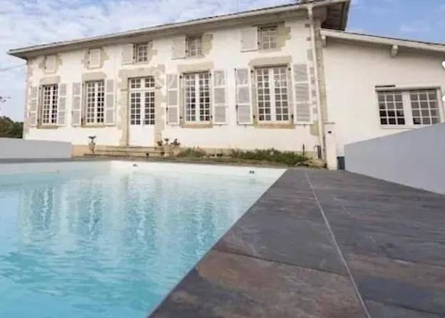 Location de vacances pour 14 personnes, avec piscine et terrasse à Hinx (Landes) - 2