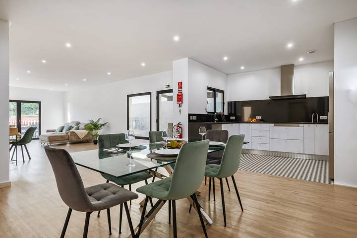 Location de vacances pour 6 personnes, avec terrasse et vue sur l’océan à Câmara de Lobos - 2