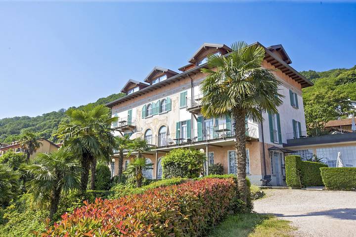 Gîte pour 4 personnes, avec jardin ainsi que vue sur le lac et piscine, animaux acceptés dans Baveno