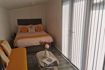 Cottage for 2 People in Poole, Poole Harbour, Photo 1