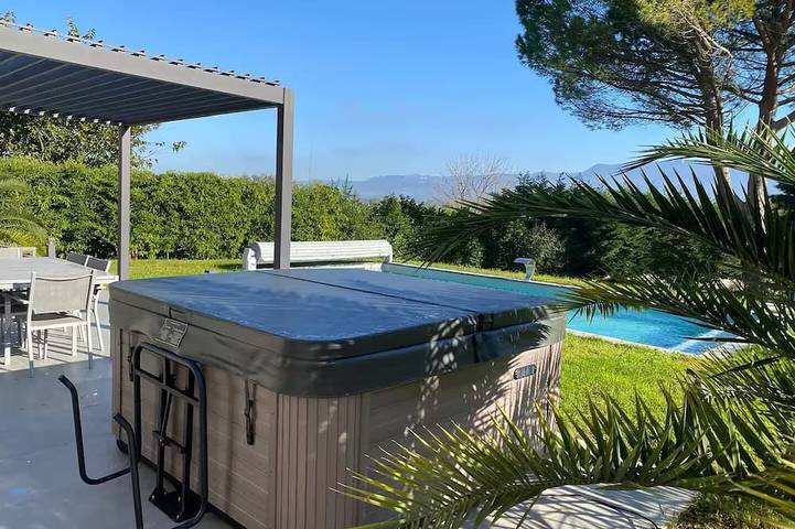Villa pour 10 personnes, avec Jacuzzi et Jardin