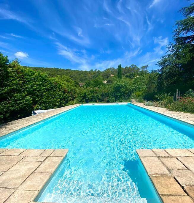 Location de vacances pour 4 personnes, avec piscine ainsi que vue et jardin, animaux acceptés à Saint-Jean-du-Pin - 3