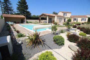 Cottage pour 6 personnes, avec terrasse et jardin à Meynes