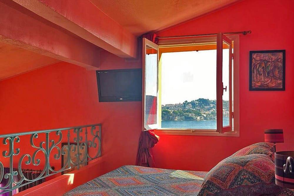 Hel leilighet, 26. A colorful apartment with a beautiful sea view and a balcony in Villefranche-sur-Mer, Middelhavskysten (Frankrike)