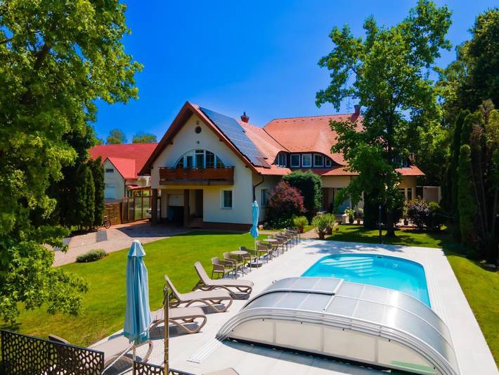 Apartament wakacyjny dla 2 osób, z ogród i sauna oraz basen w Zamárdi