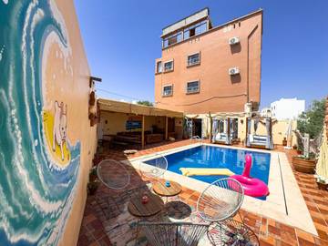Maison d’hôte pour 3 personnes, avec terrasse ainsi que vue et piscine à Taghazout (village)