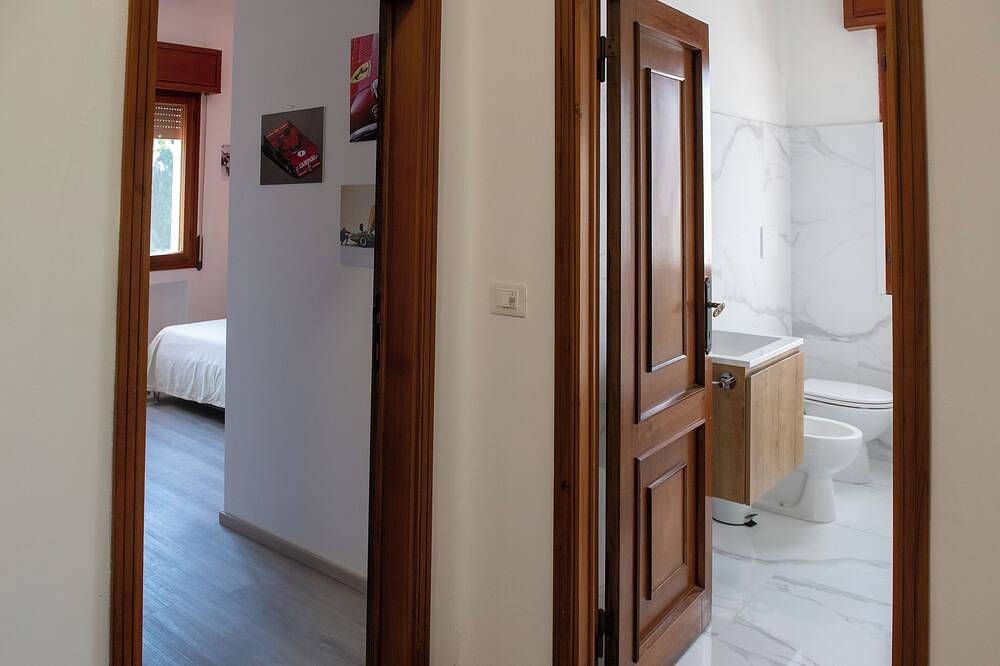 Casa Rivazza Villa, Park, Parking, Private grandstand overlooking the Imola circuit in Imola, Provincia de Bologna