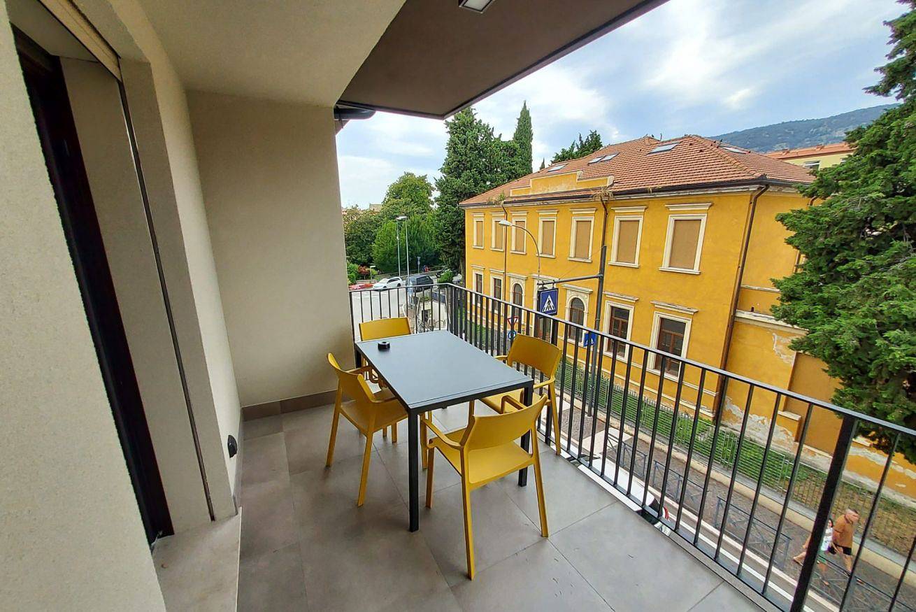 Apartamento entero, Apartmentsgarda - Residenza Garda Deluxe - B2 in Garda, Montañas Garda
