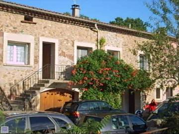 Gîte pour 5 personnes, avec terrasse à Lunas