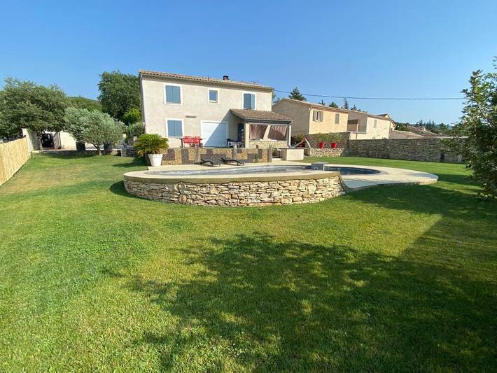 Location de vacances pour 7 personnes, avec piscine ainsi que jardin et vue, adapté aux familles à Blauvac - 2